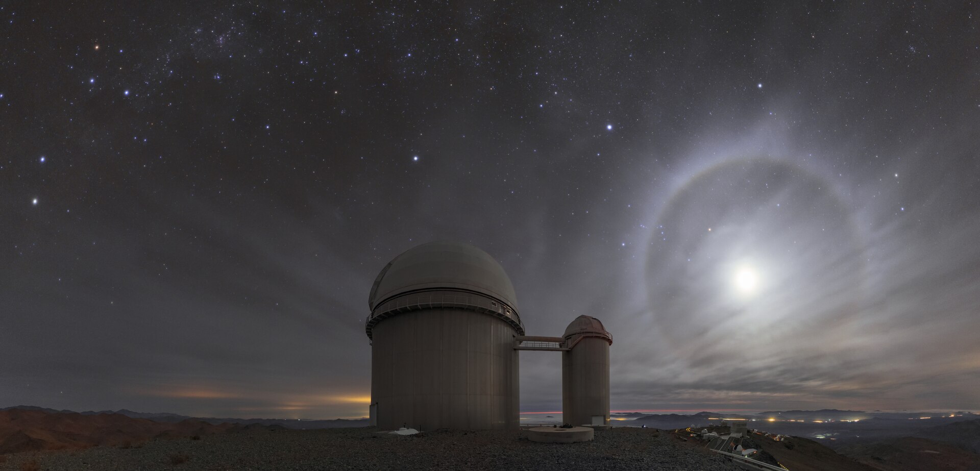 Halo lunar en el telescopio de La Silla (Chile). Fuente: European Southern Observatory (ESO)