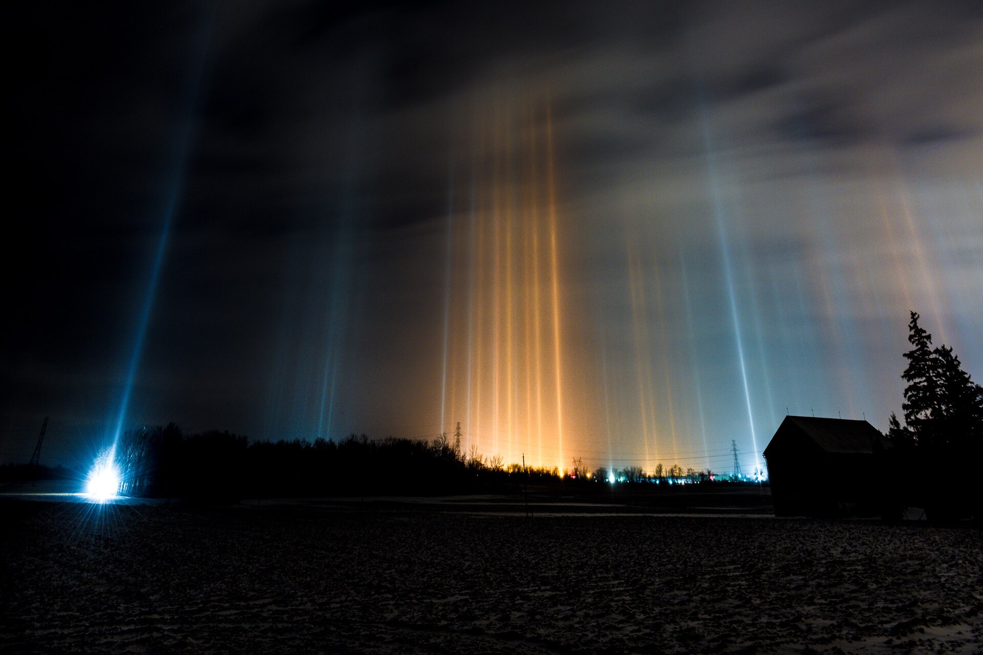 Pilar de luz en London, Ontario. Fuente: Ray Majoran