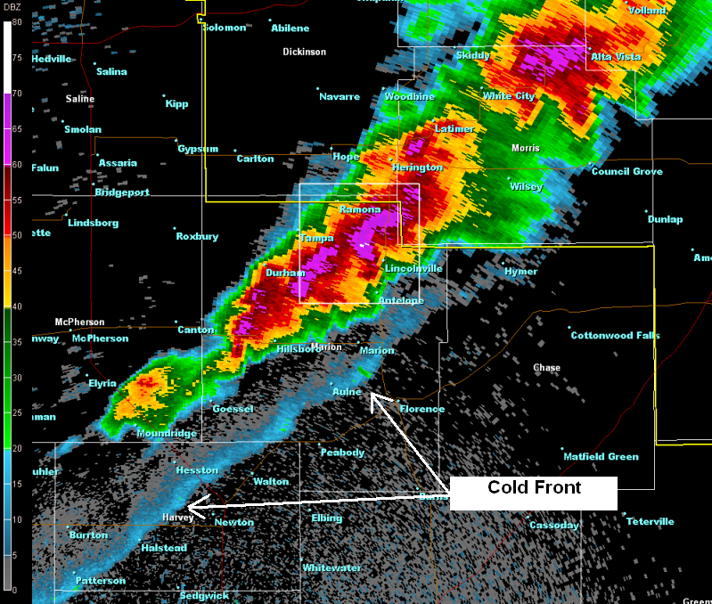 Vista de un frente frío en el radar, el cual está generando tormentas severas a su espalda