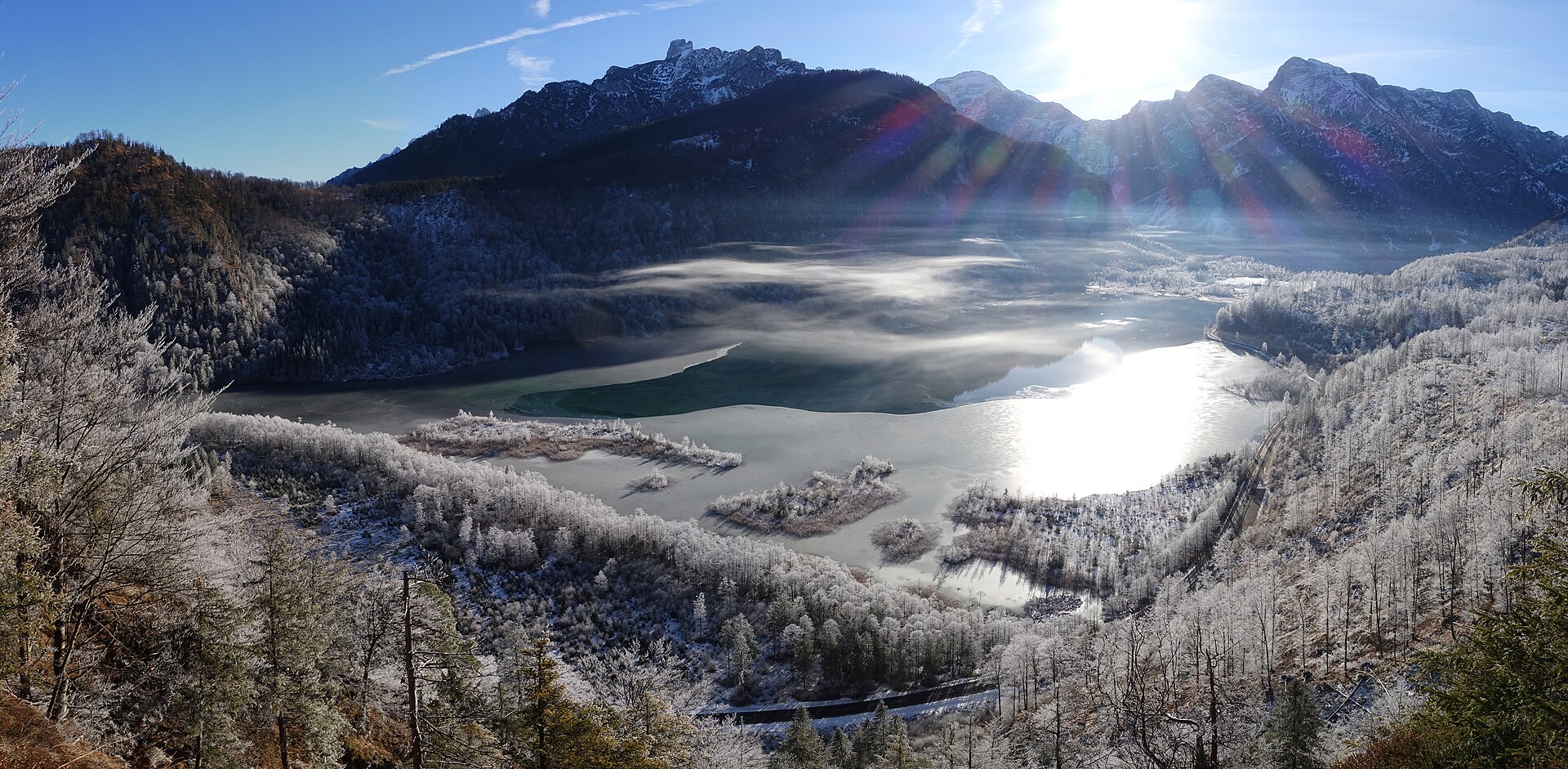Inversión térmica sobre el Almsee (Austria). Fuente: Tigerente