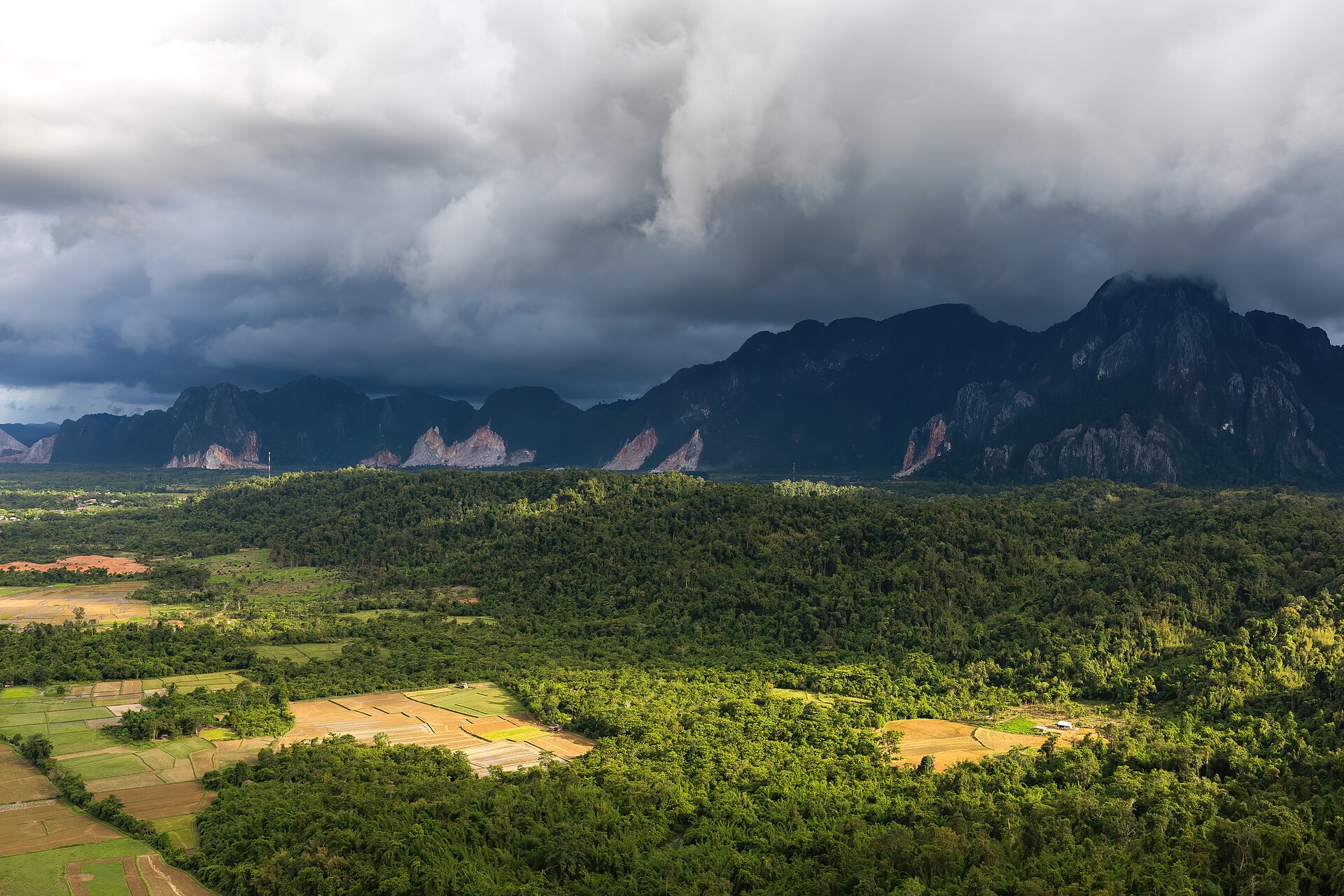 Tormenta convectiva en Veintiane (Laos). Fuente: Basile Morin