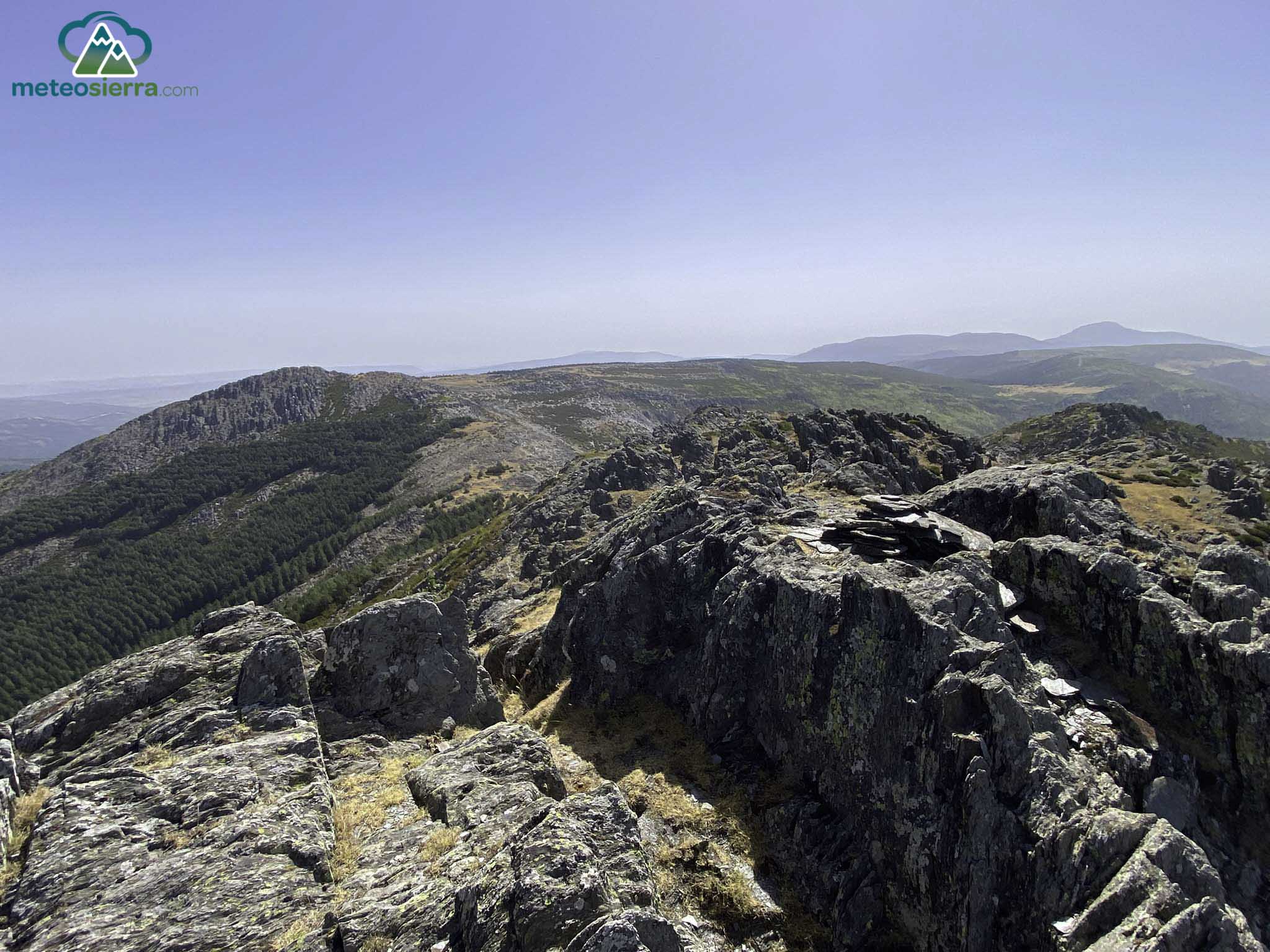 El Talayón (1898 m). Vistas hacia la Atalaya
