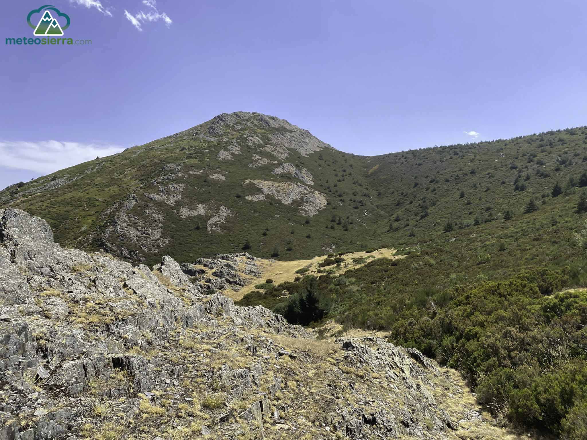 Vistas hacia el Pico del Granero (1969 m)