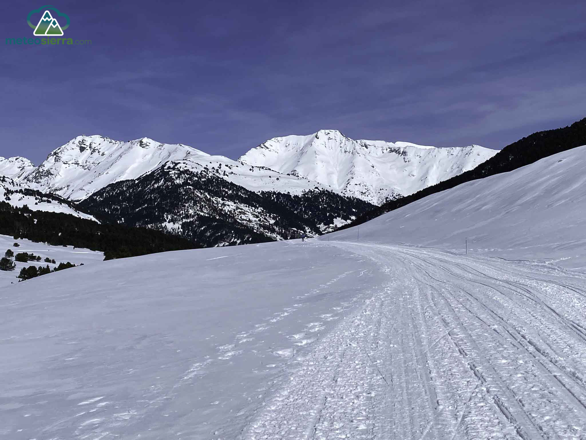 Frente a nosotros destaca el Tuc de Barlonguera (2802 m)