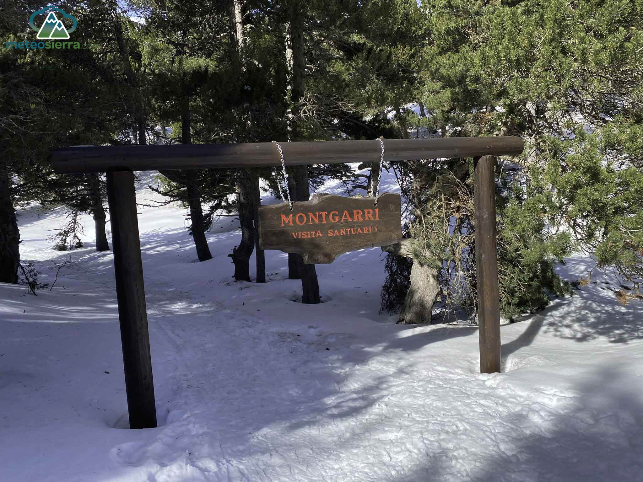 Letrero a la entrada del pueblo