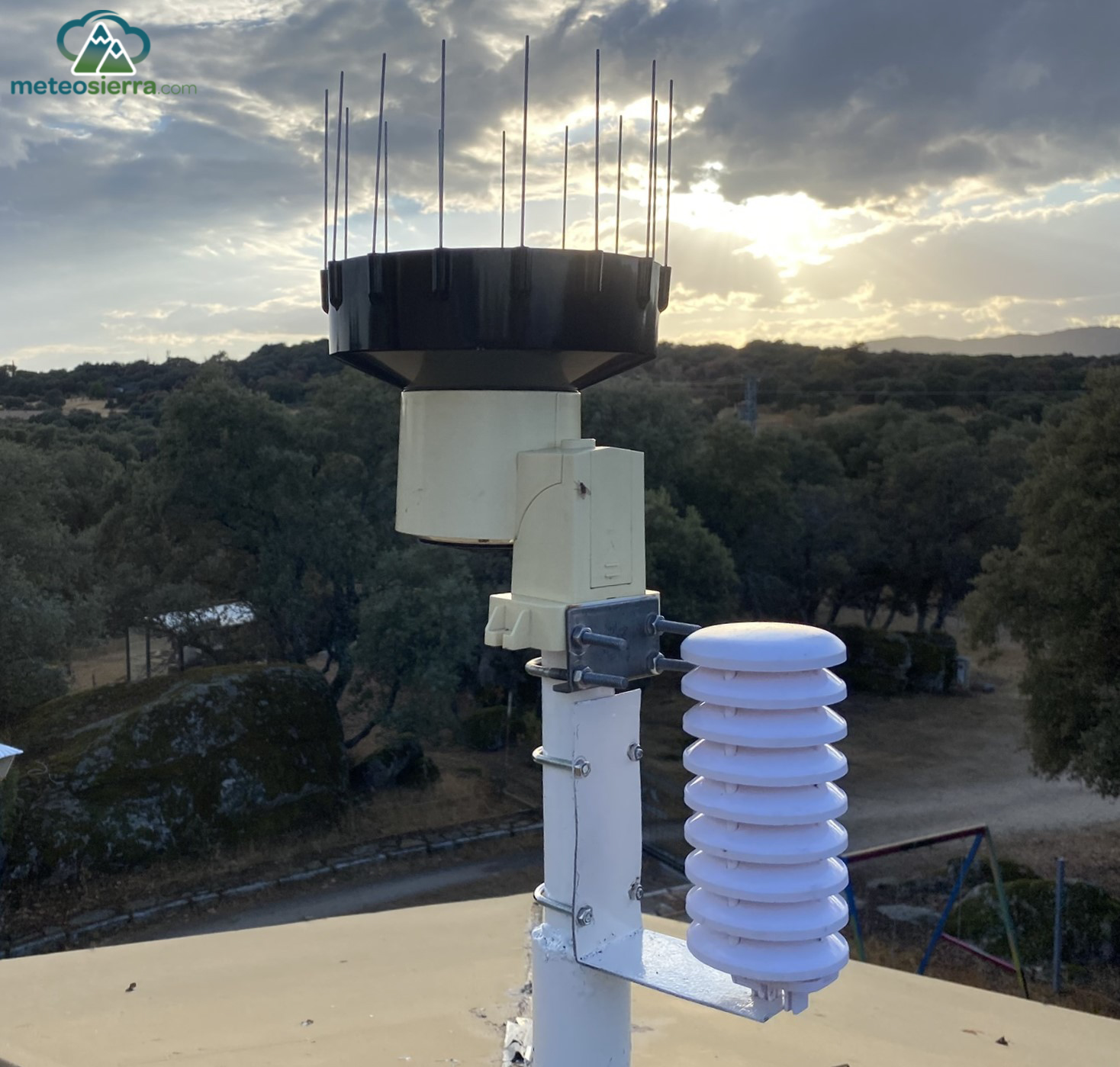 Pluviómetro WH40 y detector de Rayos WH57