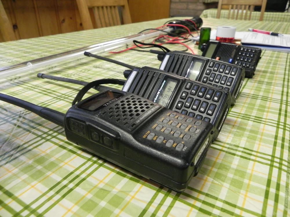 Guía para Aprender a Utilizar un Walkie-Talkie en la Montaña