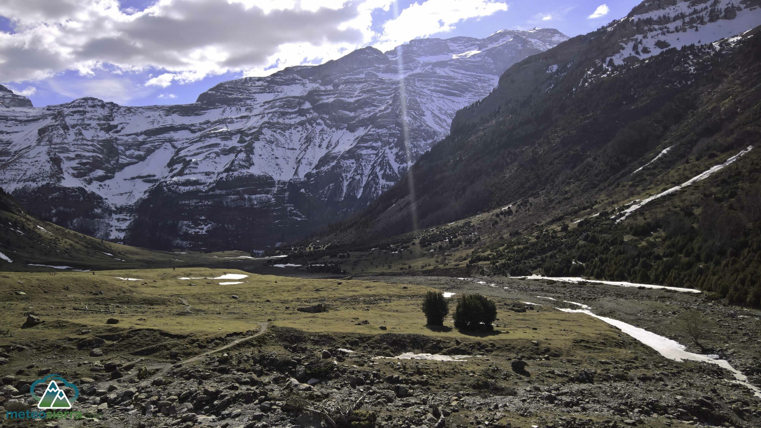 Llanos de La Larri y Cascada del Cinca